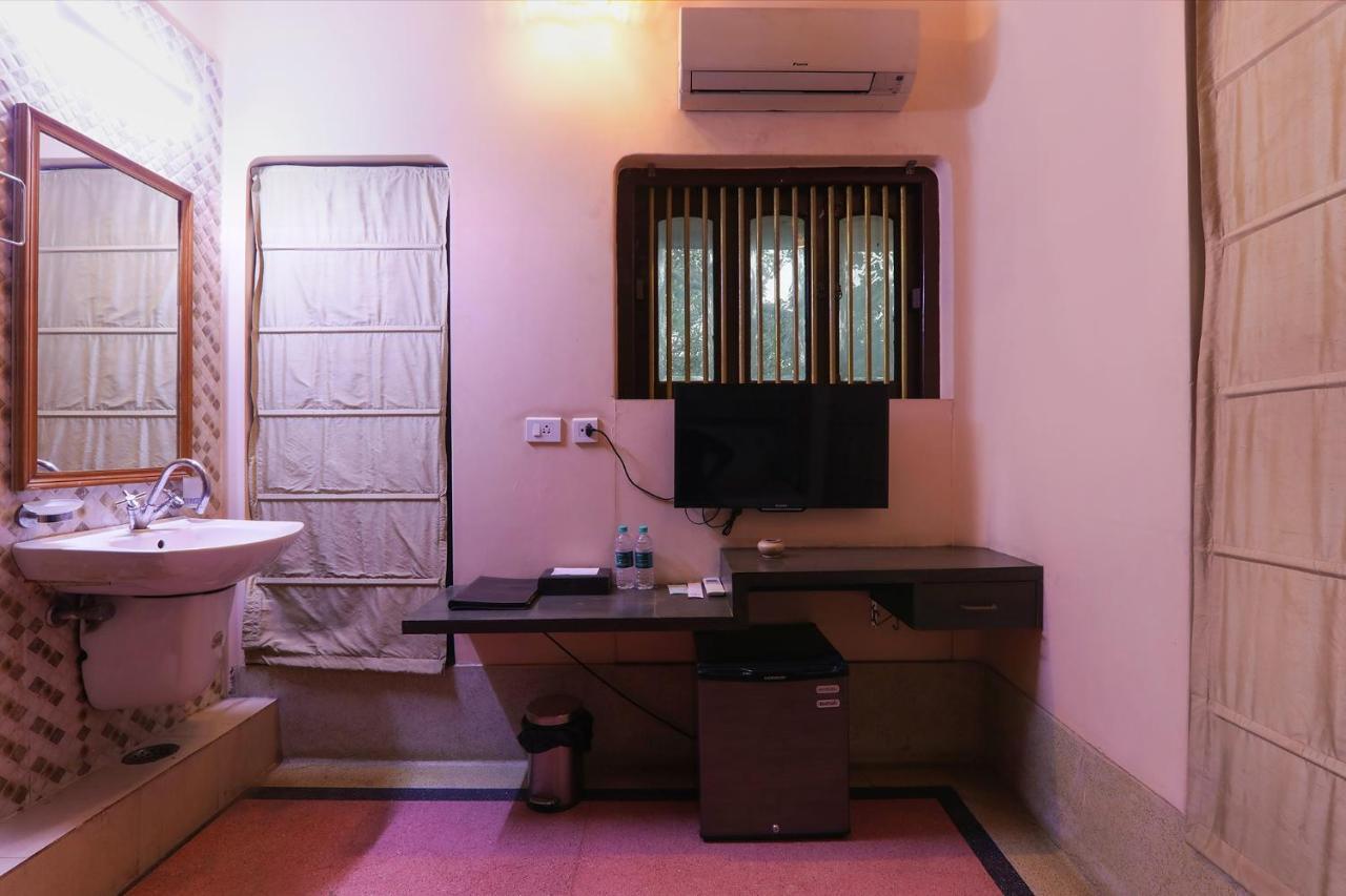 ורנאסי Fabhotel East View מראה חיצוני תמונה