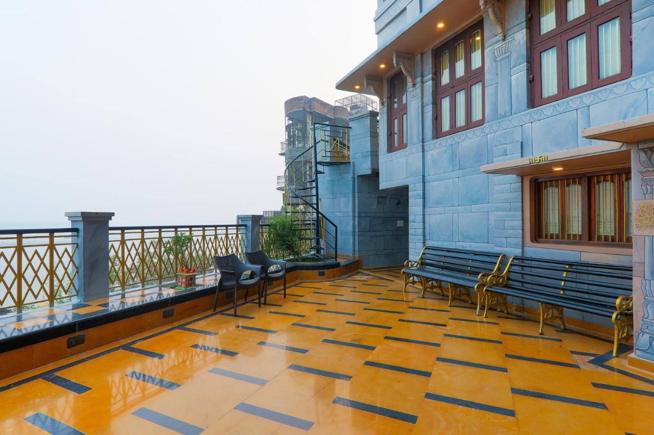 ורנאסי Fabhotel East View מראה חיצוני תמונה