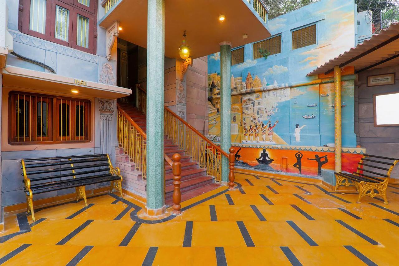 ורנאסי Fabhotel East View מראה חיצוני תמונה